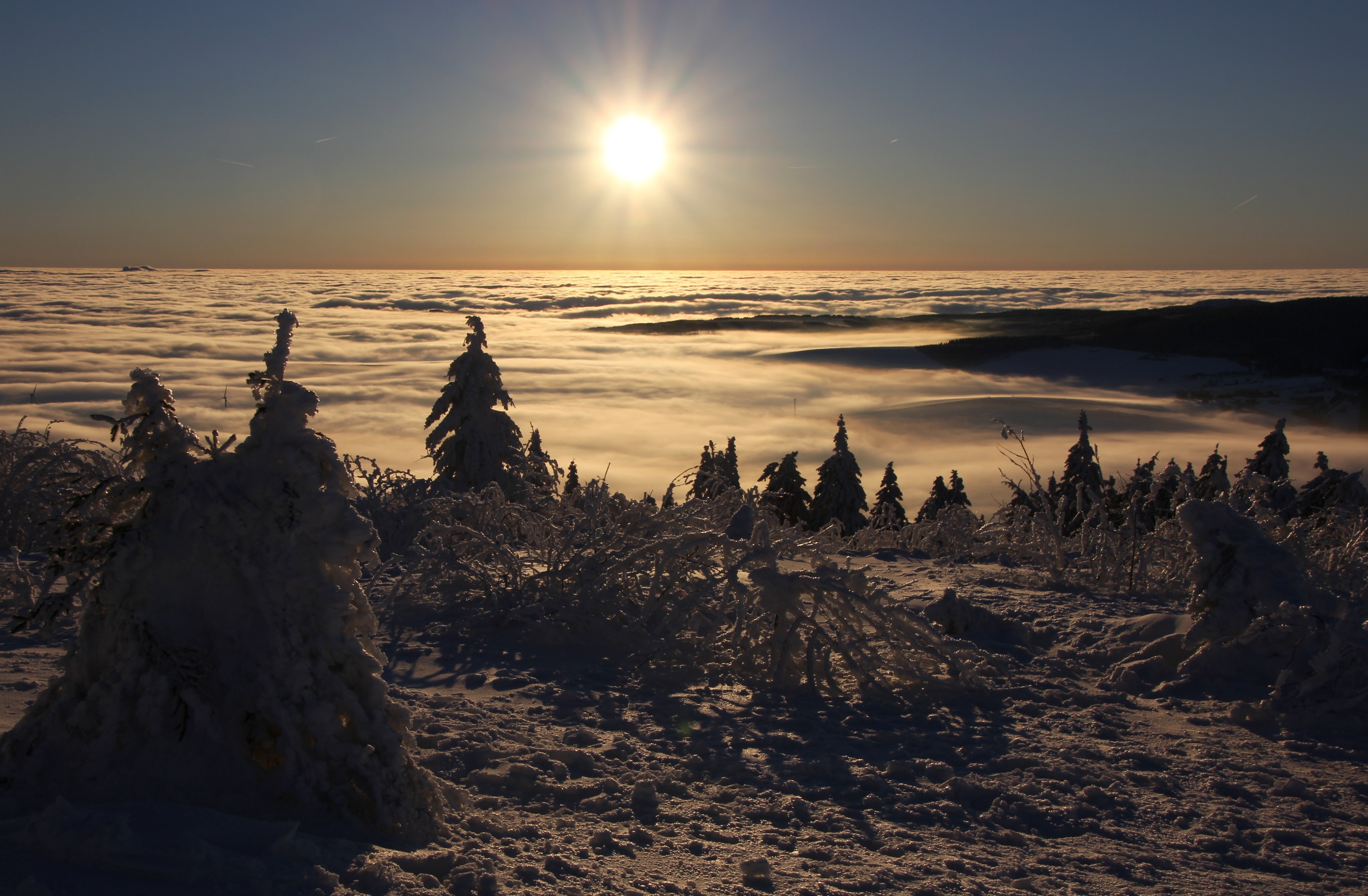grande nappe de  brouillard inversion sous le soleil